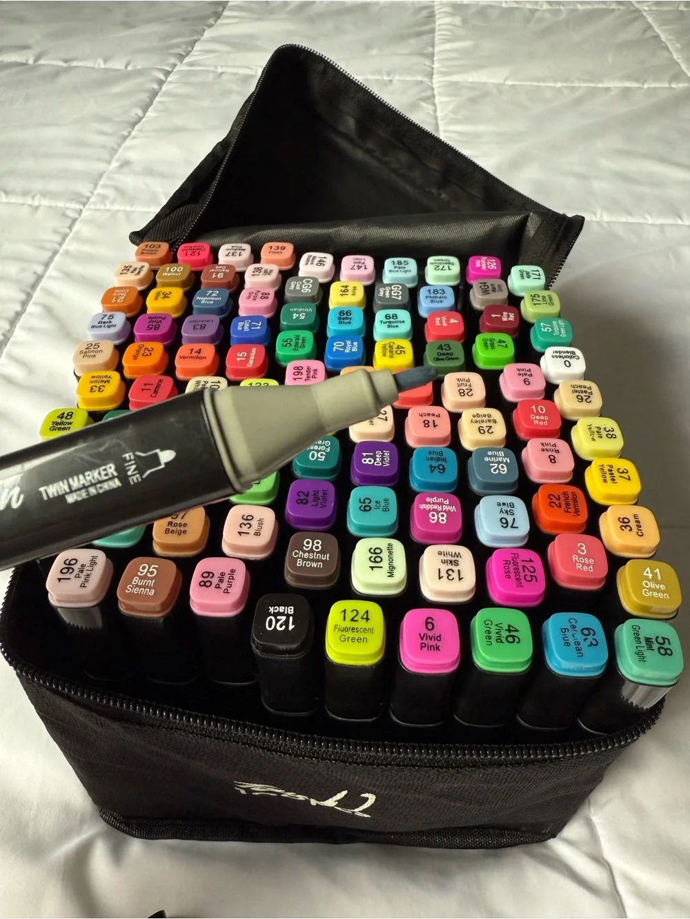 Dual-Tip Marker Storage Case with Assorted Colored Markers - Black